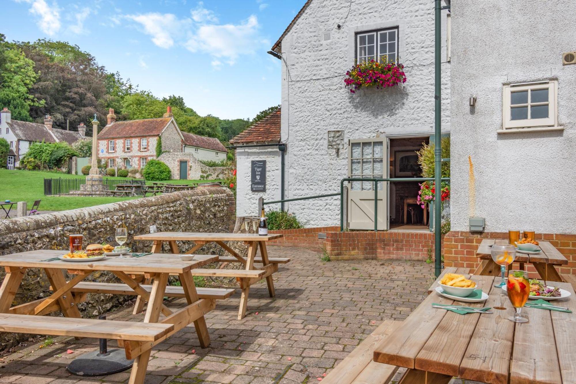 Tiger Inn - Grace Eastdean Luaran gambar